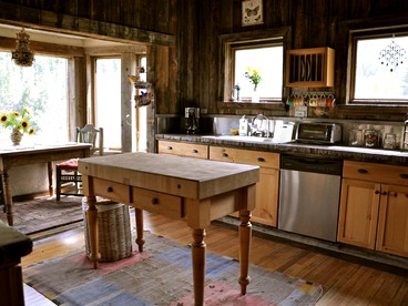 Charming Cabin with Mountain Views near Indian Peaks Wilderness in Nederland, Colorado - Nederland, Colorado - glamping.directory