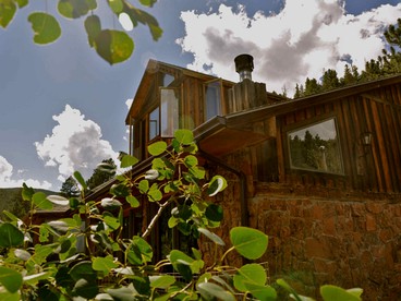 Charming Cabin with Mountain Views near Indian Peaks Wilderness in Nederland, Colorado - glamping.directory