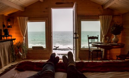 Beachfront Glamping Cabin with Mountain Views near Homer, Alaska - Seldovia, Alaska - glamping.directory