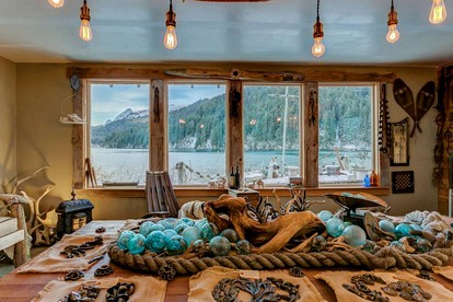 Beachfront Glamping Cabin with Mountain Views near Homer, Alaska - Seldovia, Alaska - glamping.directory