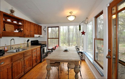 Idyllic Getaway Cottage in the Woods near Woodstock, New York - Woodstock, New York - glamping.directory