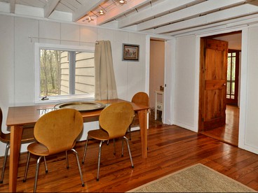 Idyllic Getaway Cottage in the Woods near Woodstock, New York - Woodstock, New York - glamping.directory