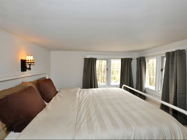Idyllic Getaway Cottage in the Woods near Woodstock, New York - Woodstock, New York - glamping.directory