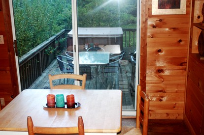 Quiet and Charming Cabin Rental on Hocking River in Southern Ohio - Hocking Hills, Ohio - glamping.directory