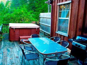 Quiet and Charming Cabin Rental on Hocking River in Southern Ohio - Hocking Hills, Ohio - glamping.directory