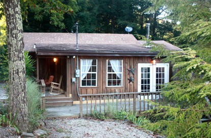 Quiet and Charming Cabin Rental on Hocking River in Southern Ohio - glamping.directory