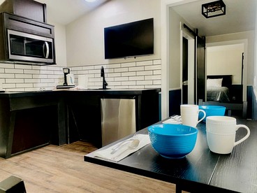 Stylish Modern Tiny House on Wheels with Stunning Mountain Views Near Lone Pine, California - Lone Pine, California - glamping.directory