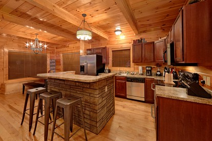 Mountain Cabin Rental Perfect for Group Glamping in Tennessee - Gatlinburg, Tennessee - glamping.directory
