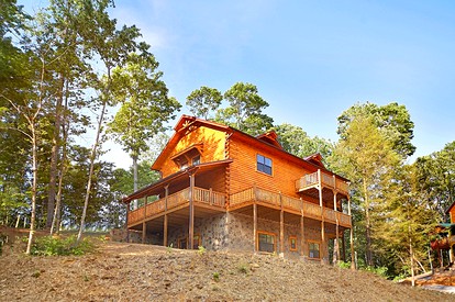 Mountain Cabin Rental Perfect for Group Glamping in Tennessee - glamping.directory