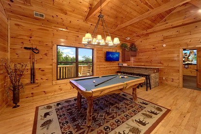 Mountain Cabin Rental Perfect for Group Glamping in Tennessee - Gatlinburg, Tennessee - glamping.directory