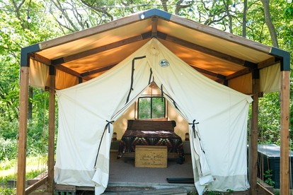 Two Incredible Antique Scout Cabins Surrounded by Nature for a Unique Outdoor Experience in Troy, Wisconsin - East Troy, Wisconsin - glamping.directory