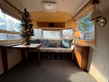Scenic Airstream with Hot Tub and Firepit, Perfect for a Romantic Glamping Getaway for Couples - Lawton, Oklahoma - glamping.directory