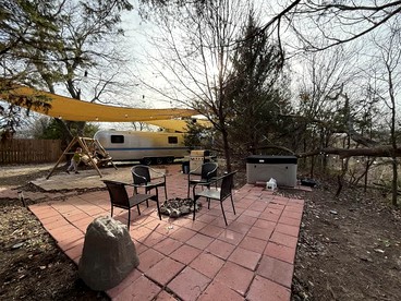 Scenic Airstream with Hot Tub and Firepit, Perfect for a Romantic Glamping Getaway for Couples - glamping.directory