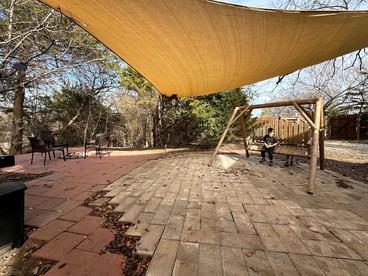Scenic Airstream with Hot Tub and Firepit, Perfect for a Romantic Glamping Getaway for Couples - Lawton, Oklahoma - glamping.directory