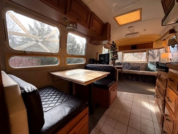 Scenic Airstream with Hot Tub and Firepit, Perfect for a Romantic Glamping Getaway for Couples - Lawton, Oklahoma - glamping.directory