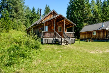 Western-Themed Cabins on Luxury Bull Ranch in Washington State - glamping.directory