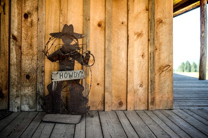 Western-Themed Cabins on Luxury Bull Ranch in Washington State - Kettle Falls, Washington - glamping.directory