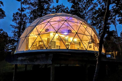 Award-Winning Glamping Dome with Panoramic Pond Views near The Caverns, Coalmont TN - glamping.directory