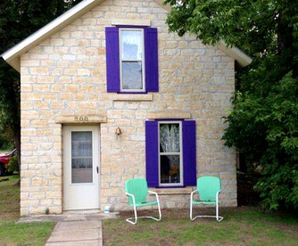 Comfortable Vacation Cottage Rental for Two Guests in Russell County, Kansas - Fairport, Kansas - glamping.directory