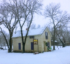 Comfortable Vacation Cottage Rental for Two Guests in Russell County, Kansas - glamping.directory