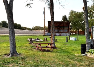 Comfortable Vacation Cottage Rental for Two Guests in Russell County, Kansas - Fairport, Kansas - glamping.directory