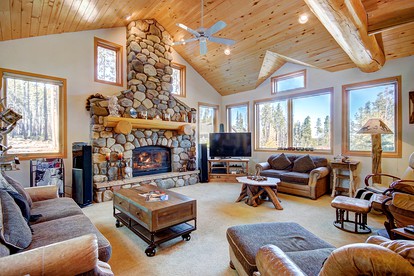 Fantastic Mountain Retreat: Stunning Log Cabin with a Hot Tub in Breckenridge, CO - Breckenridge, Colorado - glamping.directory
