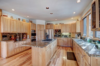 Fantastic Mountain Retreat: Stunning Log Cabin with a Hot Tub in Breckenridge, CO - Breckenridge, Colorado - glamping.directory