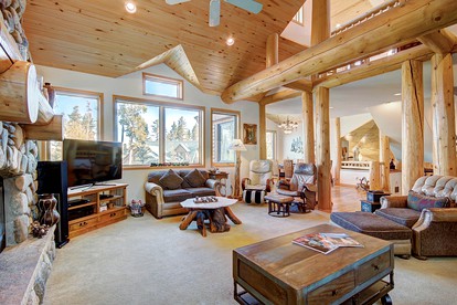 Fantastic Mountain Retreat: Stunning Log Cabin with a Hot Tub in Breckenridge, CO - Breckenridge, Colorado - glamping.directory