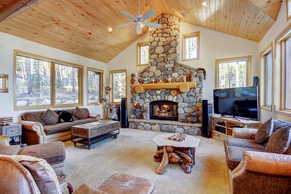 Fantastic Mountain Retreat: Stunning Log Cabin with a Hot Tub in Breckenridge, CO - Breckenridge, Colorado - glamping.directory