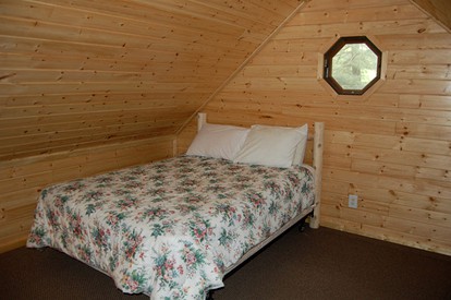 Beautiful and Spacious Waterfront Cottage Rentals near Albany - Lake Luzerne, New York - glamping.directory