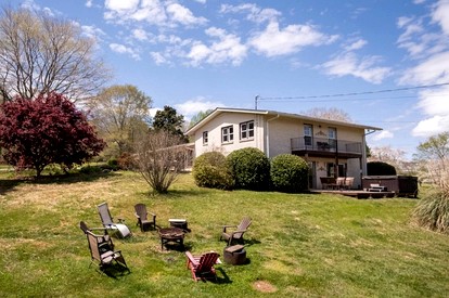 Lovely Vacation Rental with Hot Tub and Amazing Amenities for a Fantastic Family Escape in Clarkesville, Georgia - glamping.directory