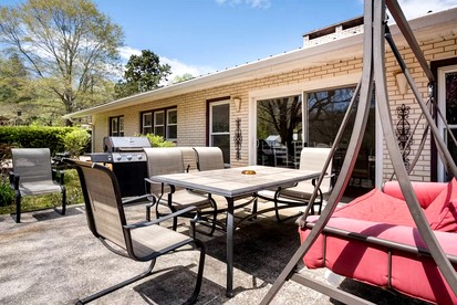 Lovely Vacation Rental with Hot Tub and Amazing Amenities for a Fantastic Family Escape in Clarkesville, Georgia - Clarkesville, Georgia - glamping.directory