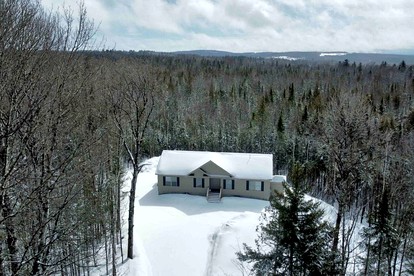 Isolated Cabin with Fire Pit Ideal for Nature Lovers in Maine - Greenville, Maine - glamping.directory