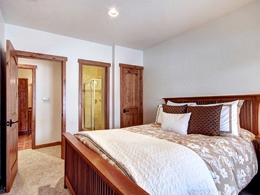 Pet-Friendly Cabin with Hot Tub near Keystone, Colorado - Breckenridge, Colorado - glamping.directory