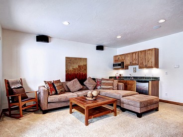 Pet-Friendly Cabin with Hot Tub near Keystone, Colorado - Breckenridge, Colorado - glamping.directory