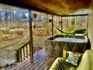 Secluded Lakefront House Nestled in the Woods for an Unforgettable Adventure in Nature in Williford, Arkansas - Williford, Arkansas - glamping.directory