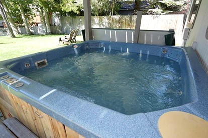 Stunning Cottage with Hot-tub in South Lake Tahoe, California - South Lake Tahoe, California - glamping.directory