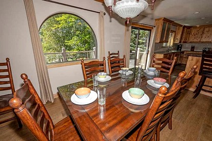 Stunning Cottage with Hot-tub in South Lake Tahoe, California - South Lake Tahoe, California - glamping.directory