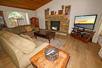 Stunning Cottage with Hot-tub in South Lake Tahoe, California - South Lake Tahoe, California - glamping.directory