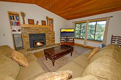 Stunning Cottage with Hot-tub in South Lake Tahoe, California - South Lake Tahoe, California - glamping.directory