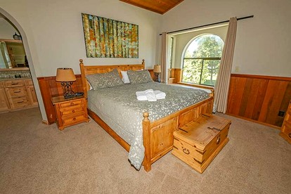 Stunning Cottage with Hot-tub in South Lake Tahoe, California - South Lake Tahoe, California - glamping.directory