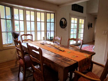 Romantic Getaway Cabin with a Pool and a Hot Tub in the Heart of Sonoma, California - Glen Ellen, California - glamping.directory