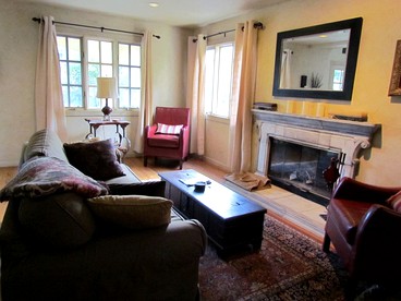 Romantic Getaway Cabin with a Pool and a Hot Tub in the Heart of Sonoma, California - Glen Ellen, California - glamping.directory