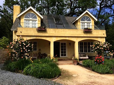 Romantic Getaway Cabin with a Pool and a Hot Tub in the Heart of Sonoma, California - glamping.directory