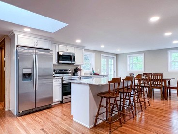 Spacious Pet-Friendly Cabin in North Conway, New Hampshire - North Conway, New Hampshire - glamping.directory