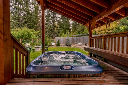 Compass Cabin-Hot Tub, WIFI, Close to Golf/Lake in Leavenworth, Washington - Leavenworth, Washington - glamping.directory