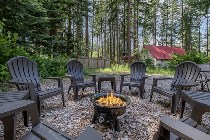 Compass Cabin-Hot Tub, WIFI, Close to Golf/Lake in Leavenworth, Washington - Leavenworth, Washington - glamping.directory