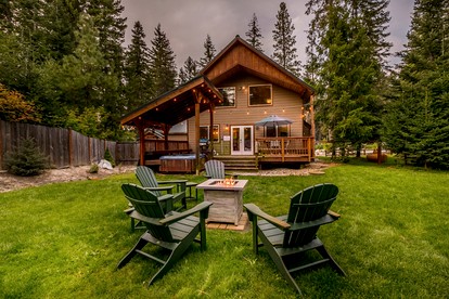 Compass Cabin-Hot Tub, WIFI, Close to Golf/Lake in Leavenworth, Washington - Leavenworth, Washington - glamping.directory