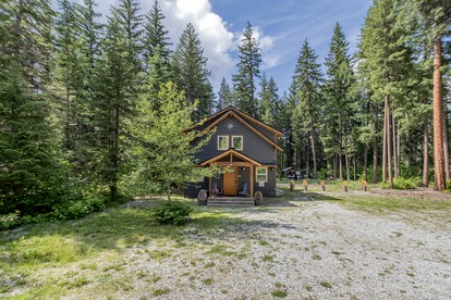 Compass Cabin-Hot Tub, WIFI, Close to Golf/Lake in Leavenworth, Washington - Leavenworth, Washington - glamping.directory