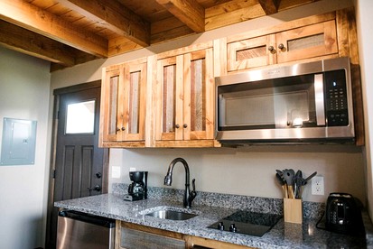 Open-Plan Black Hills Cabin Ideal for a Family Vacation in South Dakota - Custer, South Dakota - glamping.directory